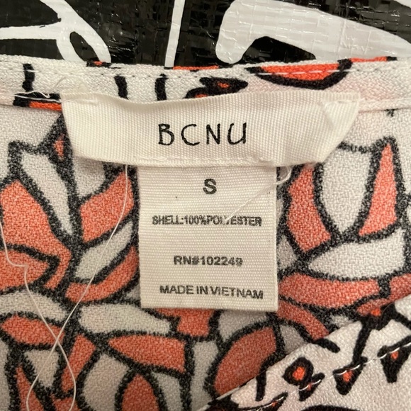 BCNU tulip back floral crop top Sz S - Picture 3 of 3